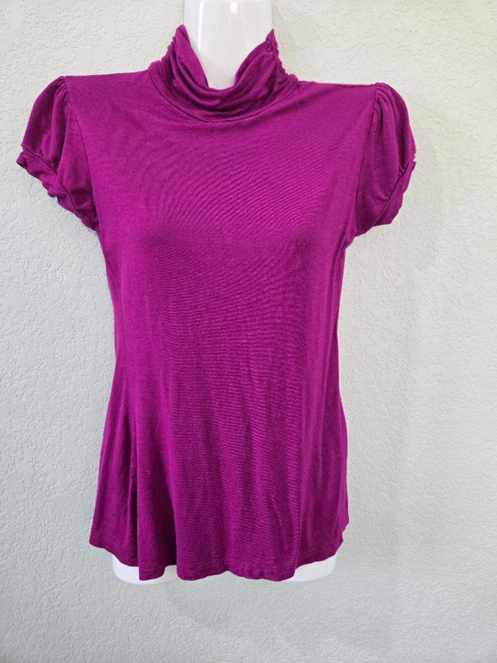 Fleurish Magenta Puff Short Sleeve Turtleneck, Size M